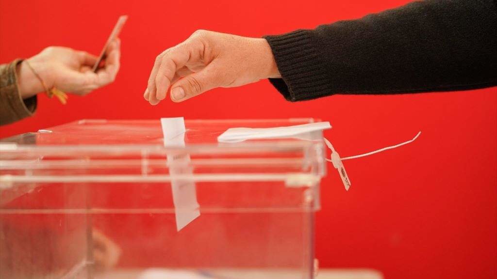 A participación nas eleccións vascas aumentou case 14 puntos a respecto das celebradas en 2020.