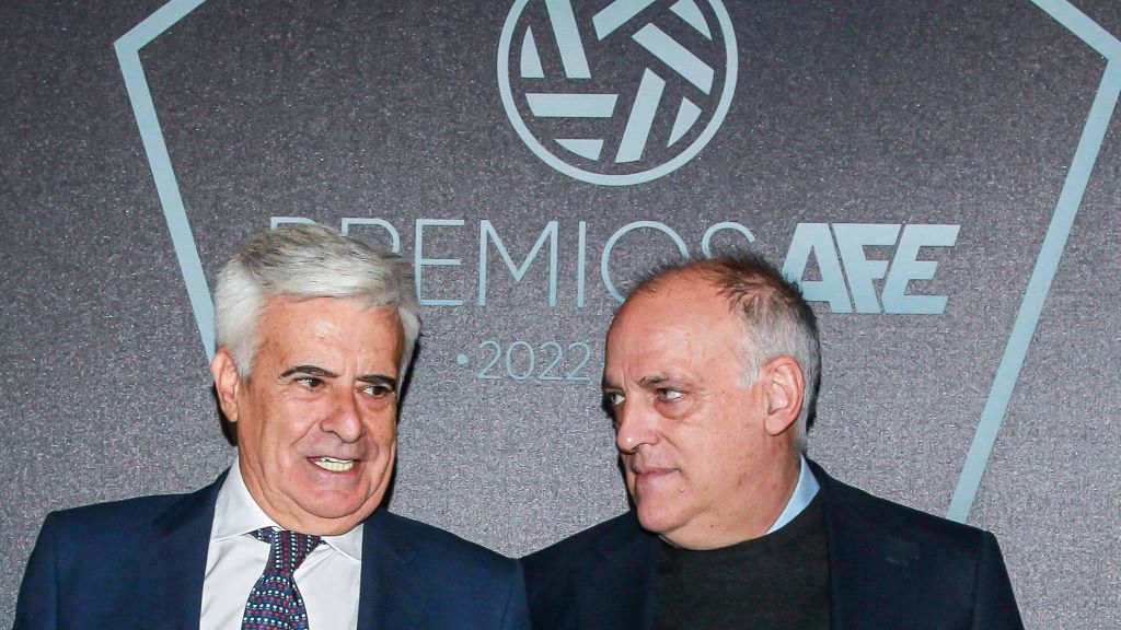 Rocha (esquerda), posando co presidente da Liga, Javier Tebas. (Foto: AFP7 / Europa Press).